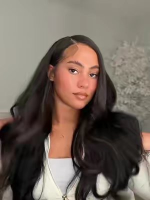 TikTok post by @nikiyanc for Recool Hair. Caption reads: I love minimum effort v part wigs💕@Recoolhair....