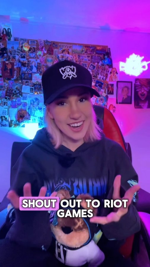 Instagram post by @sakuraflorr for Riot Games. Caption reads: When i tell yall that i love @riotgames 🥺 i mean....