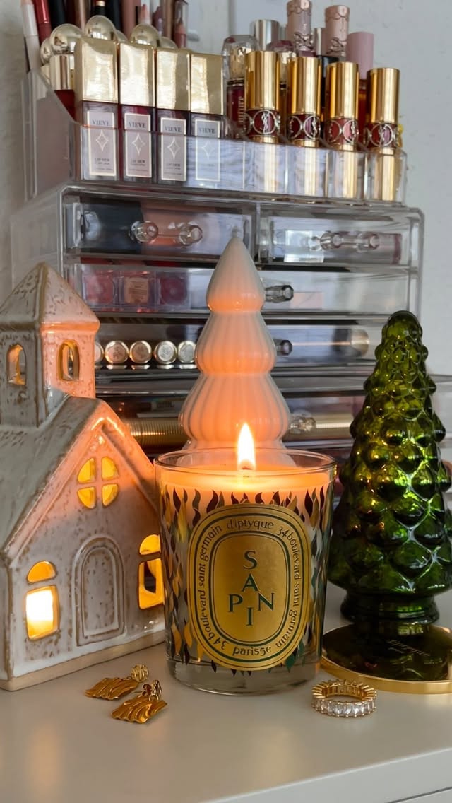 Instagram post by an influencer for Diptyque. Caption reads: [...] time…🎄☃️🕯️ I was #gifted_by_diptyqueparis....