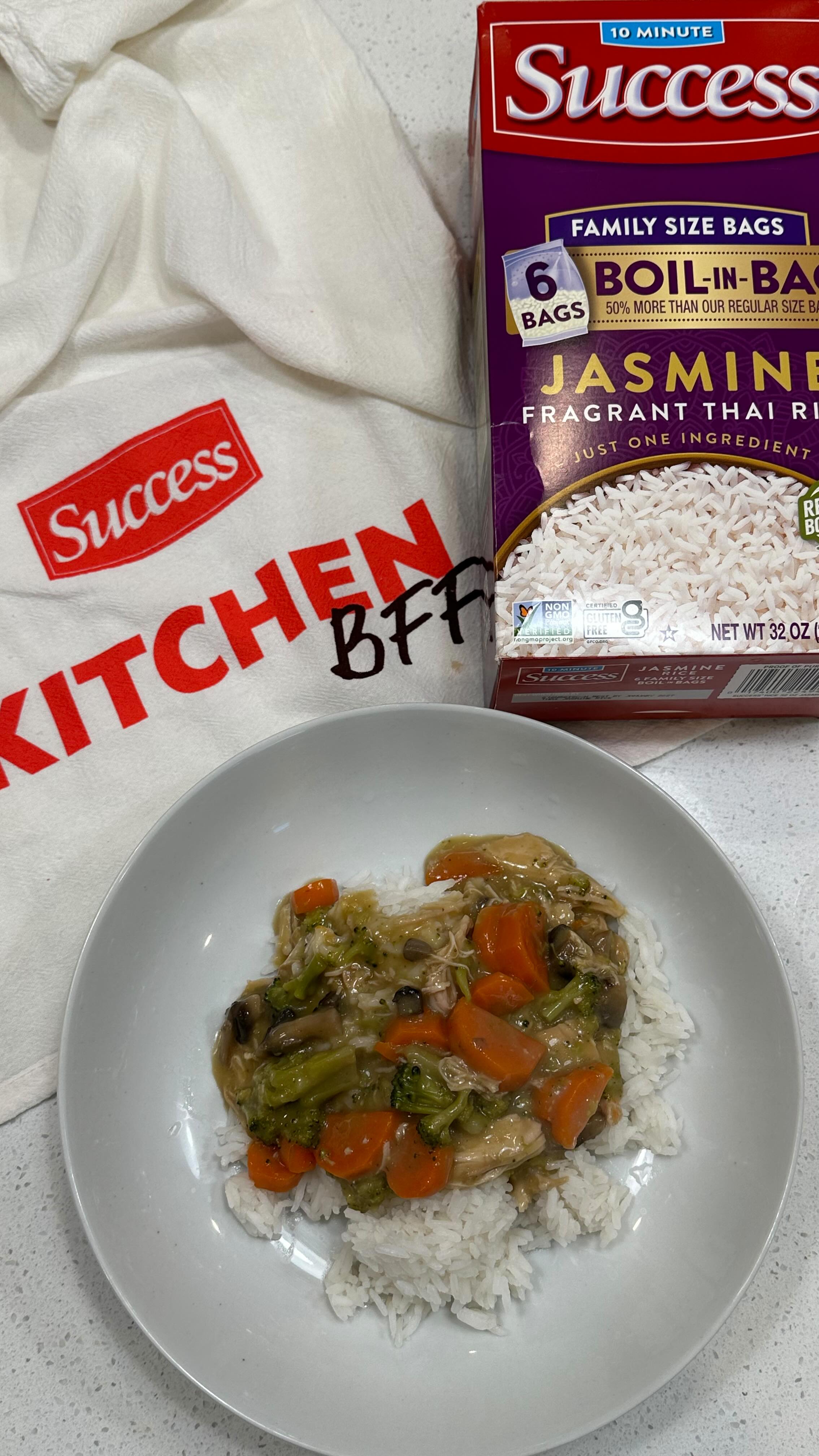 Instagram post by @theallaroundmama for Success Rice. Caption reads: #ad ✨ Easy One-Pot Comfort Meal ✨
Busy weeknight?....