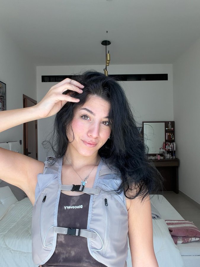 Instagram post by @lillysamyx for Glowmode. Caption reads: Its giving kim possible 🤪

#Glowmode....