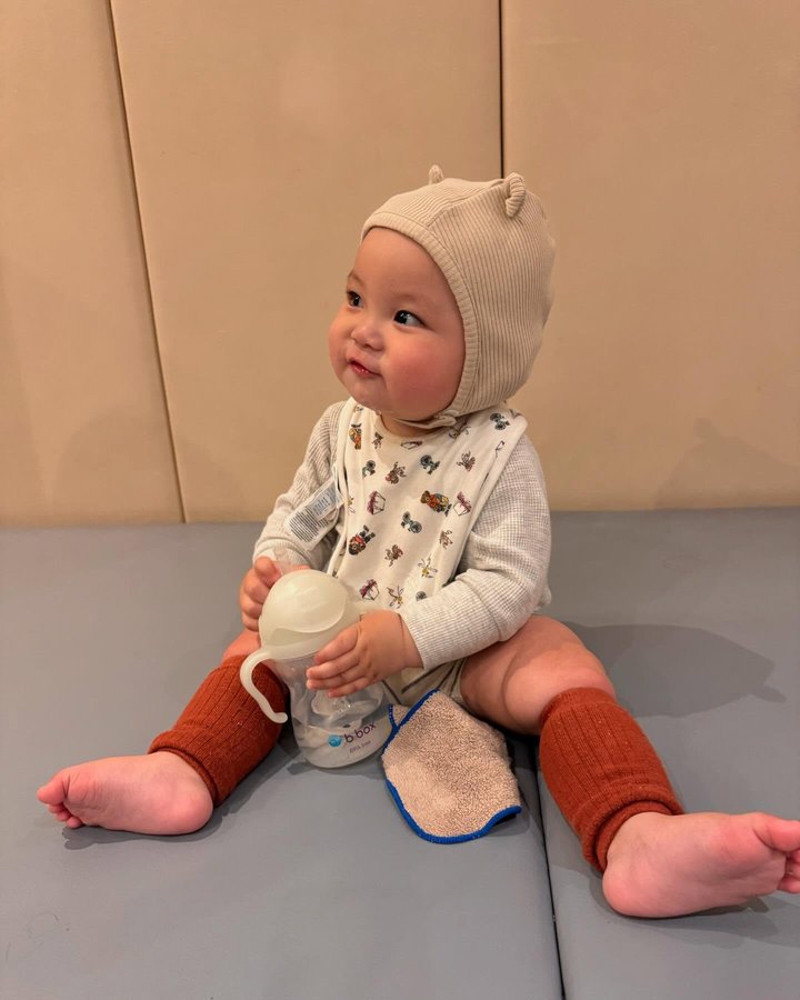 Instagram post by @nyonkotan for b.box Japan. Caption reads: ずっと気になってたb.boxのストローマグ🥤🐻

逆さにしようが振り回されようが溢れないし
暑く....