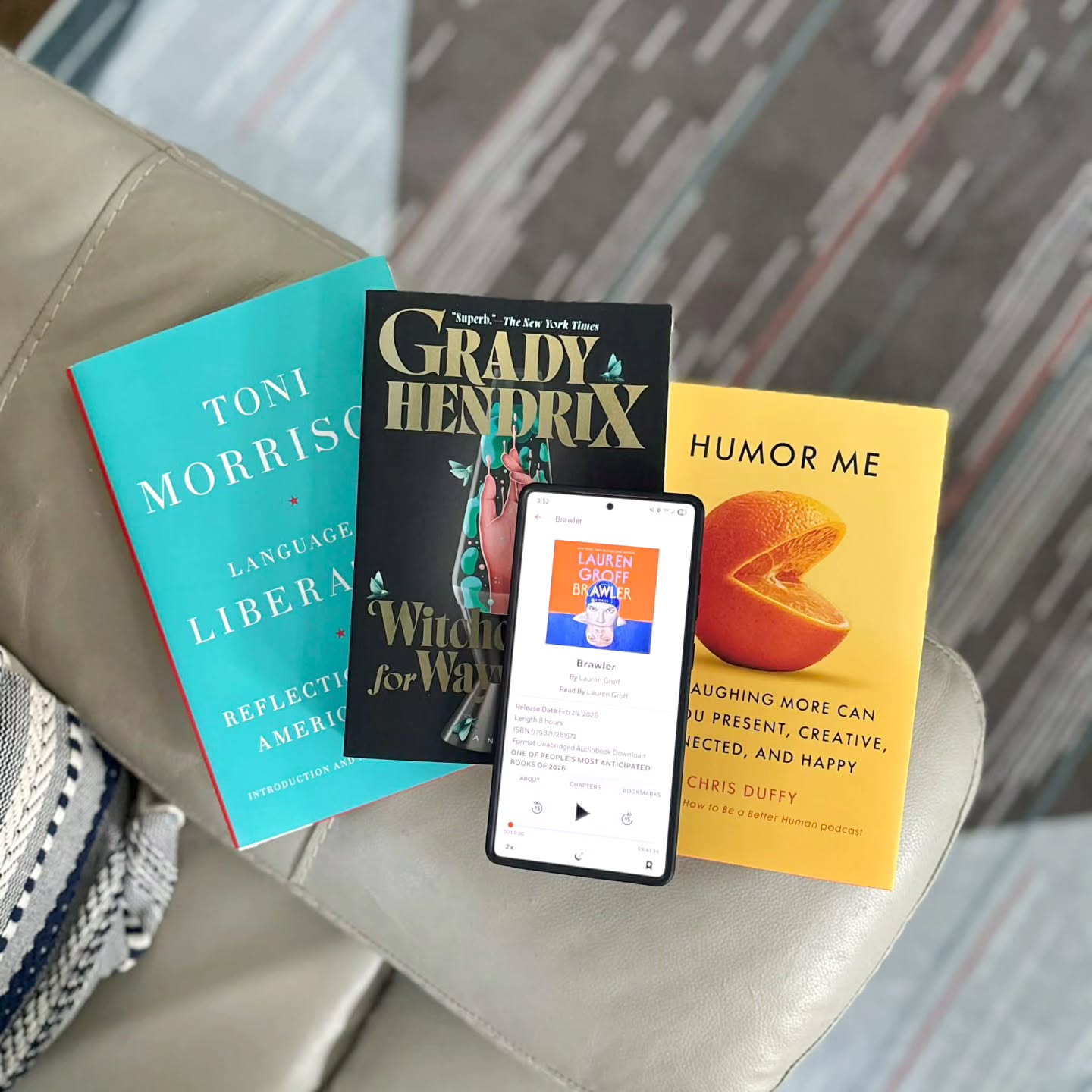 Instagram post by @beeisforbooks for Riverhead Books. Caption reads: 🌀📚ⓦⓗⓐⓣ ⓘ'ⓜ ⓡⓔⓐⓓⓘⓝⓖ ⓣⓗⓘⓢ ⓦⓔⓔⓚ 📚🌀 Weekend....