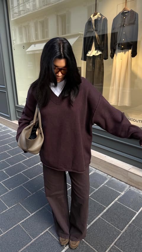 Instagram post by @cassandreould for DISSH. Caption reads: grwm : espresso outfit @dissh ☕️ 

publicité....