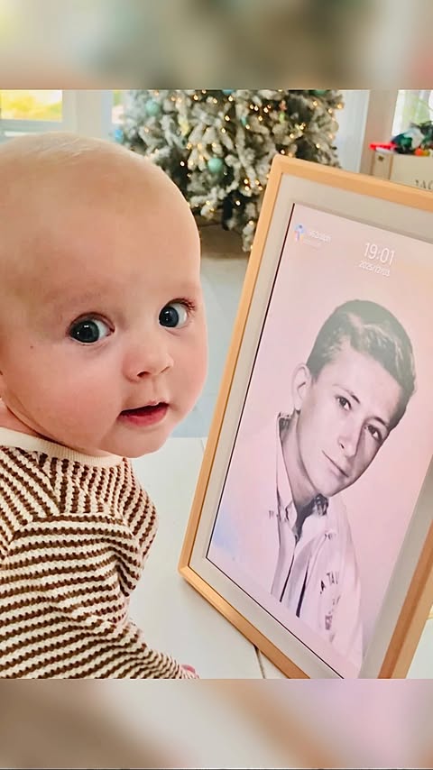 Instagram post by @malibulovinmama for ARZOPA. Caption reads: Display Your Treasured Moments with the Arzopa....