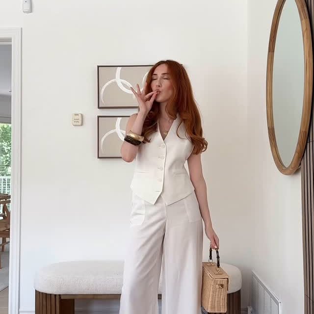 Instagram post by @pardybedros for Melanie Lyne. Caption reads: [...] dressed accordingly 🤍
Wearing....