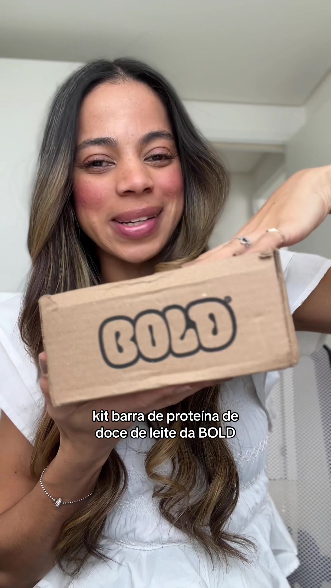 TikTok post by @ellenventuralima for BOLD SNACKS. Caption reads: Agora a @BOLD SNACKS lançou um kit de [...].