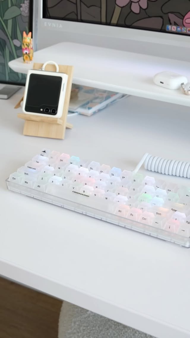 Instagram post by @girlfromhm for Higround. Caption reads: Meet my first silent keyboard from @higround 🤫♥️....