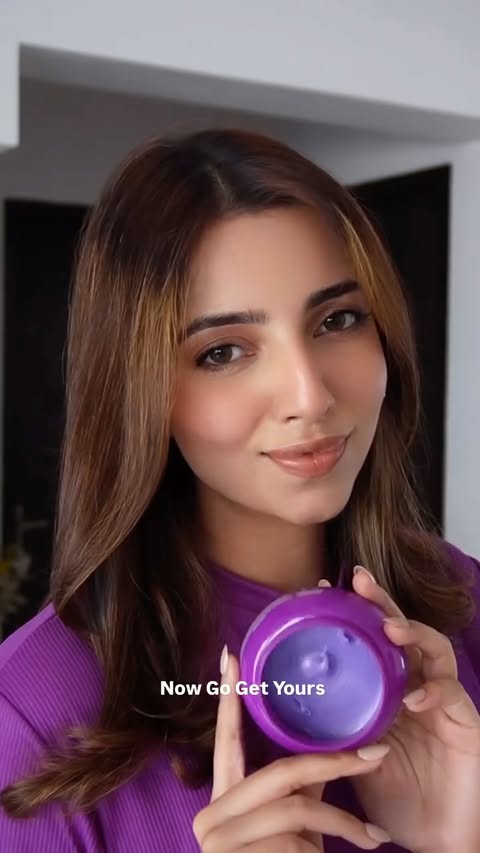 Instagram post by @jasmine.singhh for Foxtale. Caption reads: [...] Hula Hoop Exfoliating Body Scrub from....