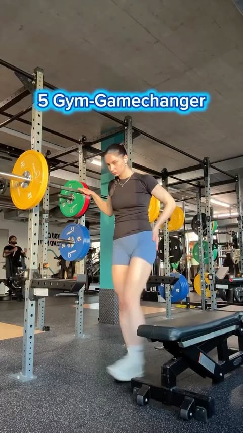 Instagram post by @simsallagym for NIVEA. Caption reads: [...] #schwizerdütsch #gym #NIVEArepairandcare....