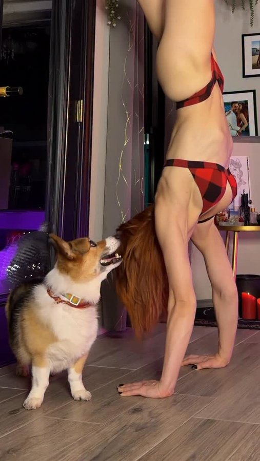 Instagram post by @thisredheadissfw for MeUndies. Caption reads: lounging with my bestie in @meundies 🖤❤️
use code....