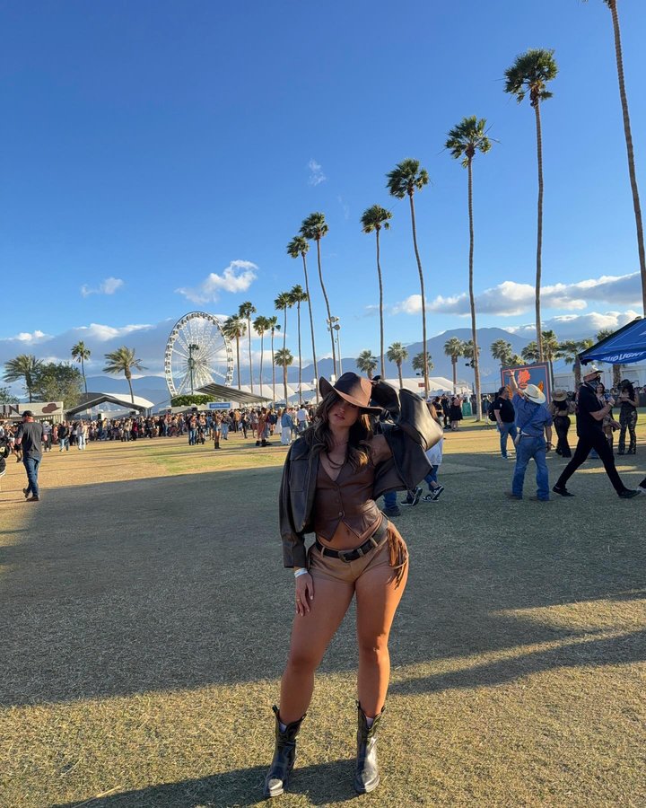 Instagram post by @livefitelle for Kulani Kinis. Caption reads: [...] 🫡
-
#stagecoach #travel #la *pr trip....