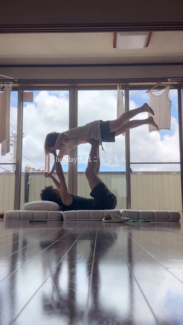 Instagram post by @tamagocoro_coro for Sleepy Tofu Japan. Caption reads: 「休日なにをしてますか？」
そんな質問をよく受けて、考えてみるけどよく分からん。強いて言うなら、理想....