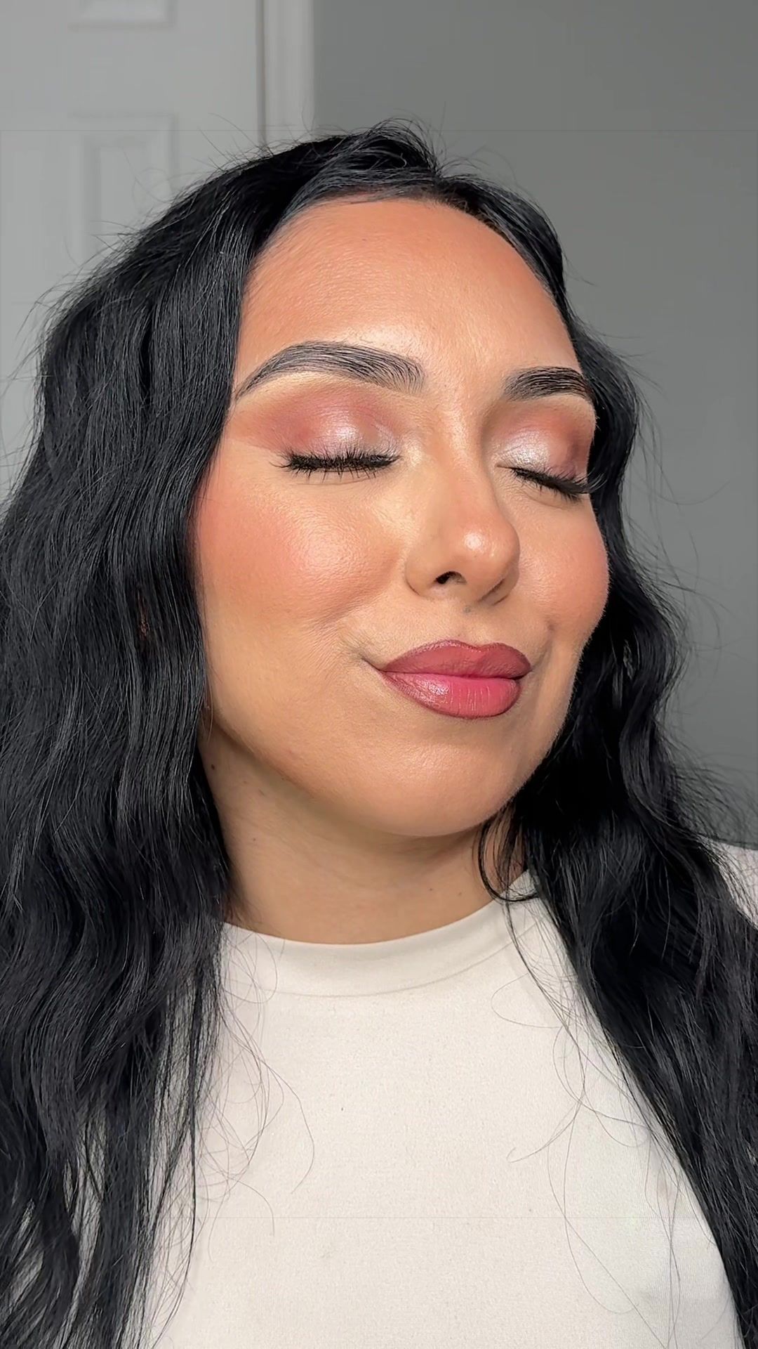 TikTok post by @julietaespin0za for Lashterally. Caption reads: This lash clusters from @Lashterally.usa are the....