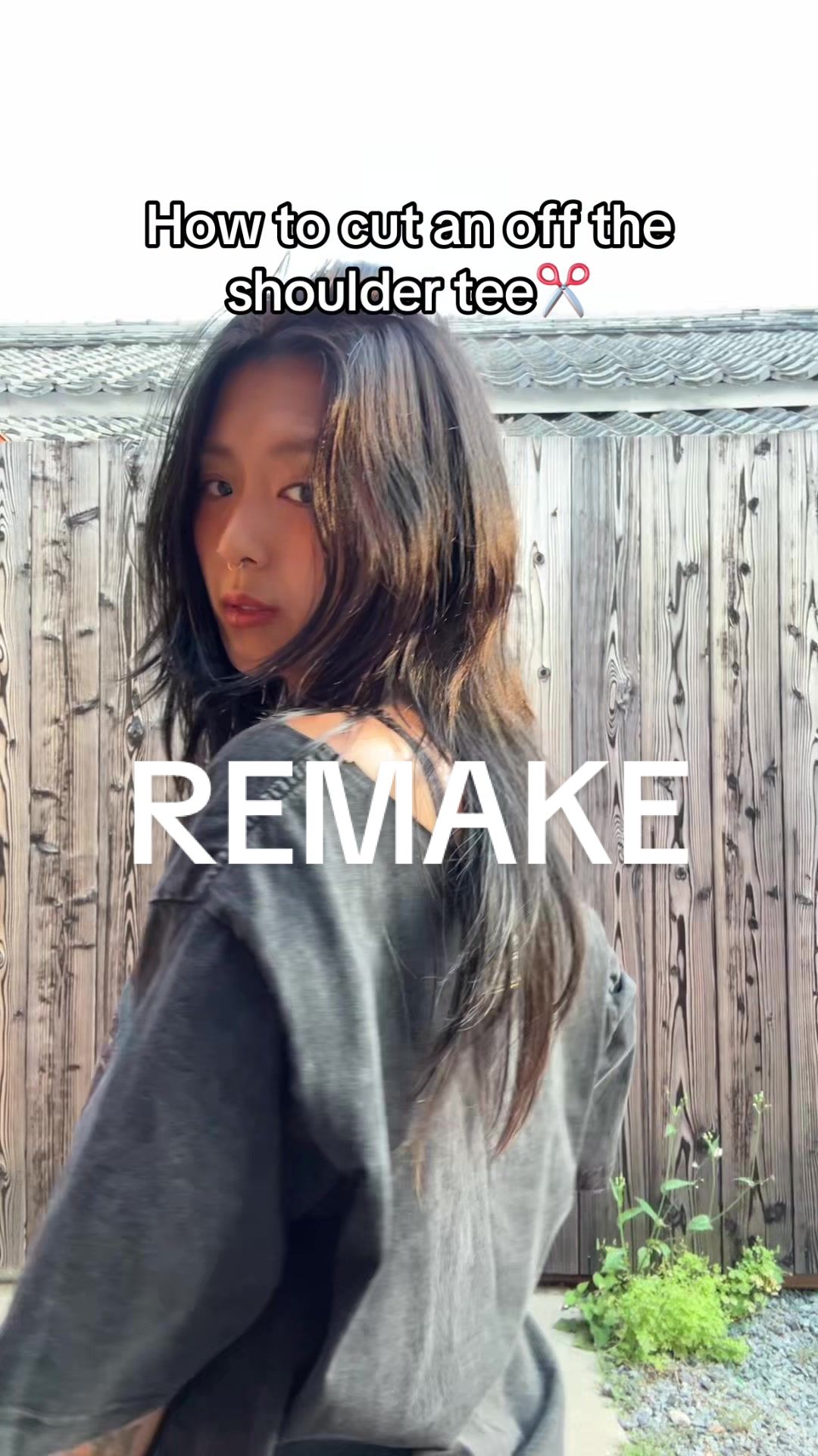 TikTok post by @erlyuesh8 for Titeizin Online. Caption reads: ✂︎ off shoulder top 持ってるティシャツ全部切りたくなる🥵 @地底人ONLINE....