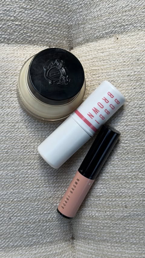 Instagram post by @piabaroncini for Bobbi Brown Cosmetics. Caption reads: Easy glowing summer makeup! @bobbibrown....