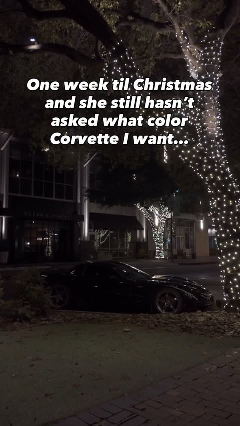 Instagram post by @slowc5z for Extreme Online Store. Caption reads: [...]....