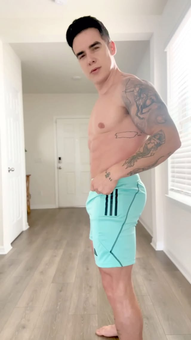 Instagram post by @alexandertorr3s for Cellucor. Caption reads: [...] & 30%OFF 📍 Link in BIO!!! @C4Energy....