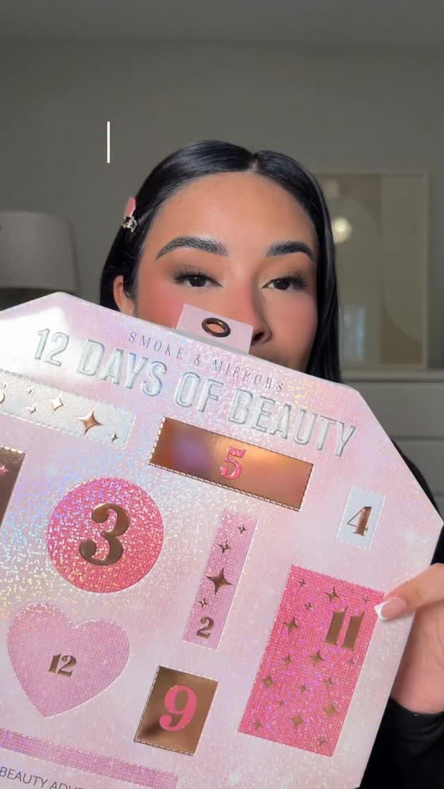 Instagram post by @makeupbyrosangel for Five Below. Caption reads: Calendario de adviento de @fivebelow de $7,00 ✨....