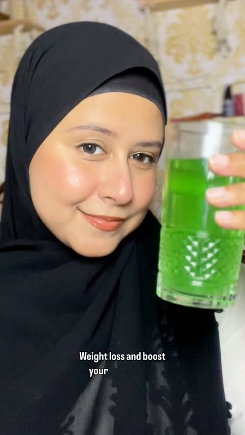 Instagram post by @iamshna for Auric. Caption reads: Give your liver the love it deserves! 💚 Start....