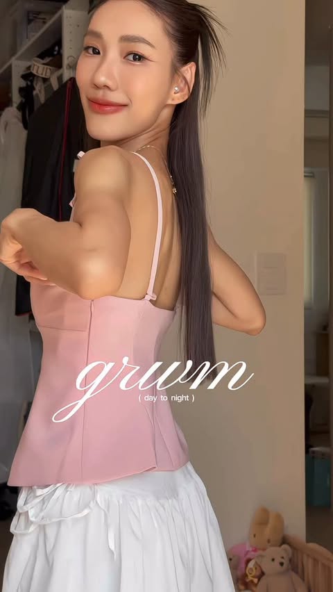 Instagram post by @jjjiinna for narciso rodriguez. Caption reads: [...] จีเลือก all of me floral ของ narciso....