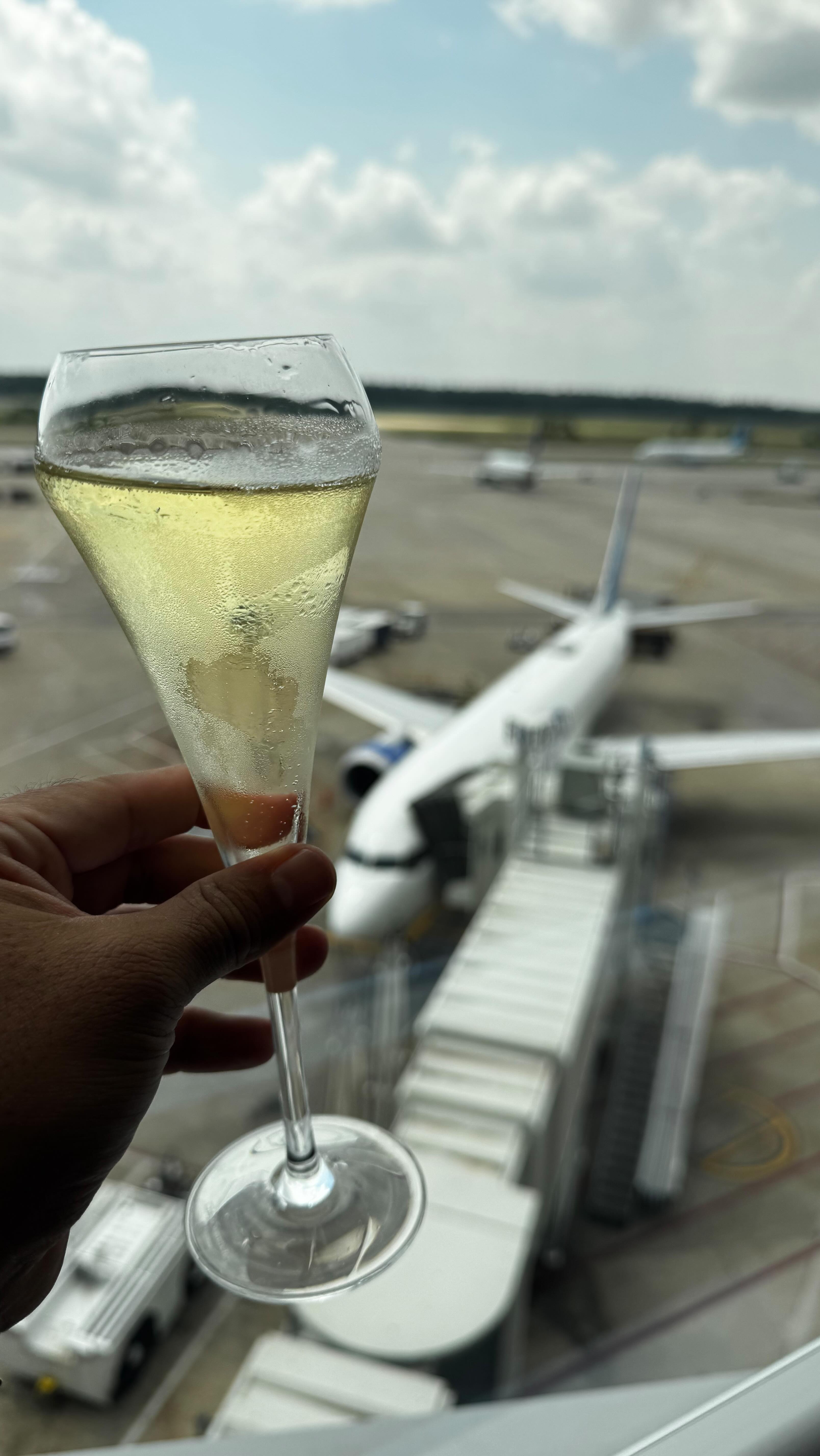 Instagram post by @cosmopolitips for United Airlines. Caption reads: Nothing beats arriving in Brazil with @united....