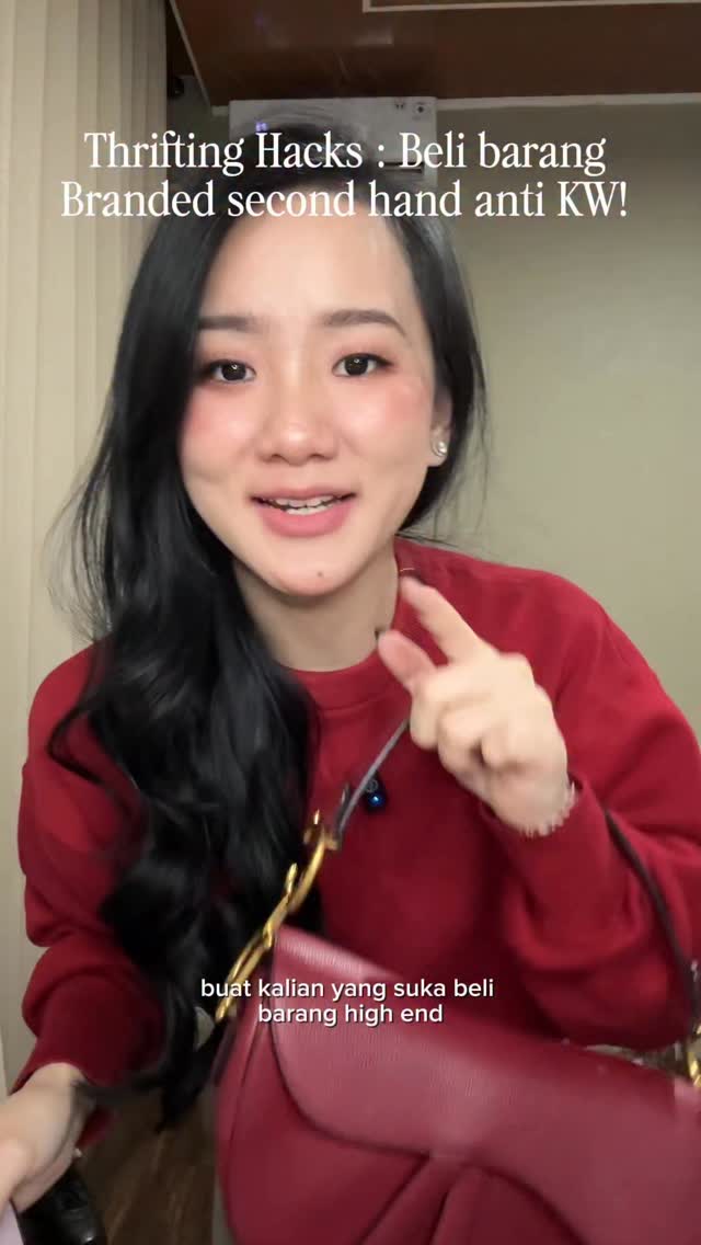 Instagram post by @karinaustinn for POIZON. Caption reads: Gimana cara cek kalau barang itu original atau....