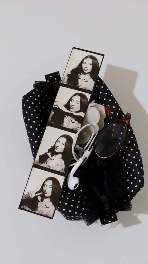 Instagram post by @isabellameliia for JustFab. Caption reads: [...] 
jeans @levis 
bag @poelle_atelier 
shoes....