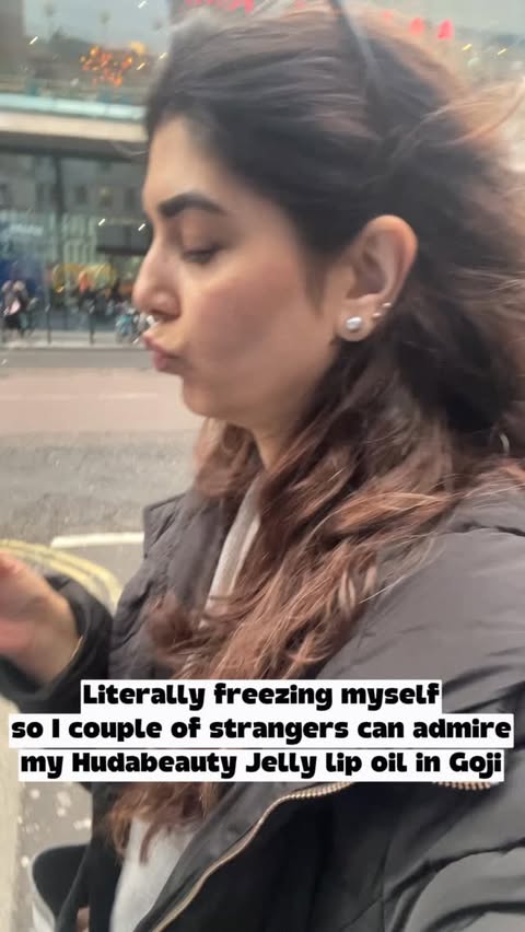 Instagram post by @varda1102 for Skeepers. Caption reads: [...] Lip oil in Goji

#ad #fyp #gifted....