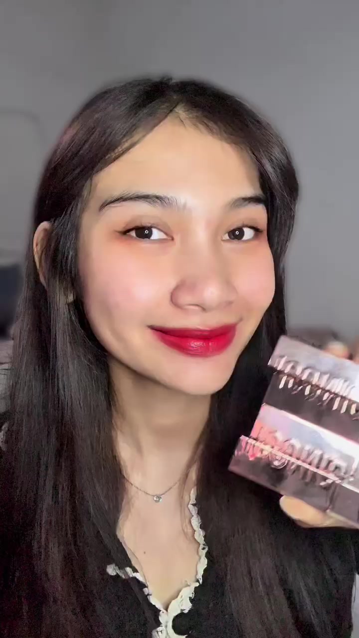 TikTok post by @chelseaaawp for OTWOO Indonesia. Caption reads: time to new satin lipstick @otwoo.id 💋🤩🙆🏻‍♀️✨....