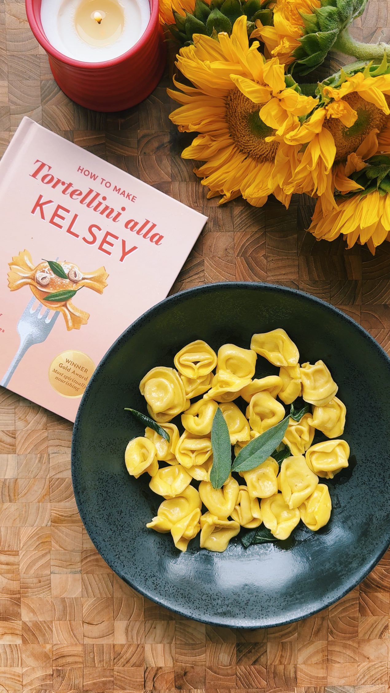 Instagram post by @kelseyoppenheim for Wonderbly. Caption reads: #ad @wonderbly makes the most thoughtful gifts 💛....