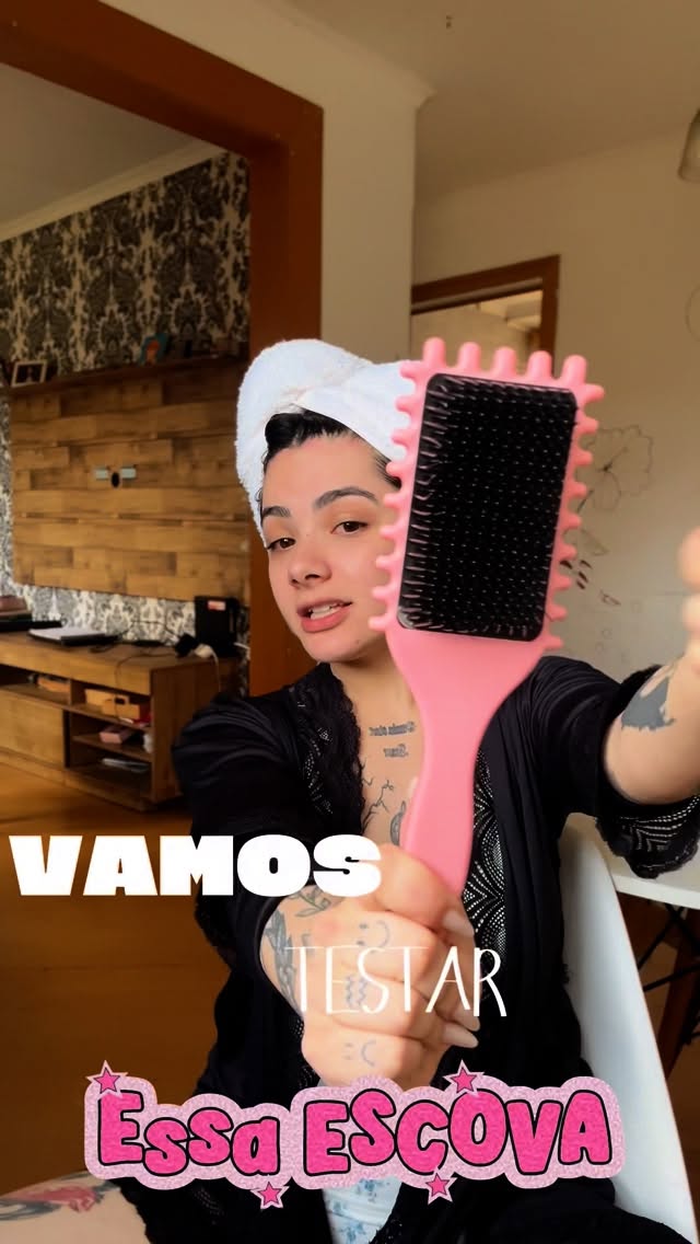 Instagram post by @jhe_fogaca for Embelleze. Caption reads: TESTEI E AMEI 🫶🏻 

Creme usado : MEUS CACHOS DE....