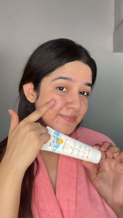 Instagram post by @shristisolankiii for Episoft. Caption reads: [...] skincare is my kind of skincare. 🤍 The....
