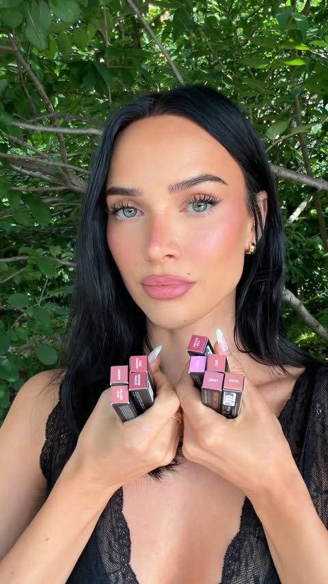 Instagram post by @genelleseldon for Anastasia Beverly Hills. Caption reads: [...] and sun setter ✨ #ABHSponsored....