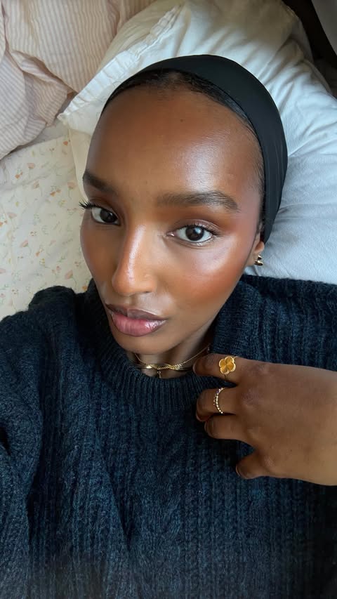 Instagram post by @ameenazer for LUMENE. Caption reads: [...] it only takes me 5mins💗💗 @fentybeauty....