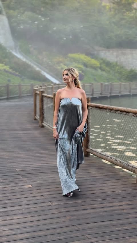 Instagram post by @thebirdspapaya for Cirque du Soleil. Caption reads: [...] is why I’m in the audience!....