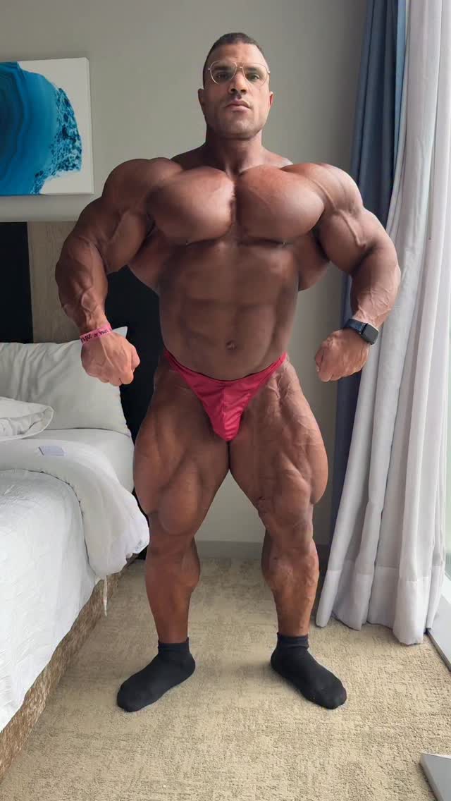 Instagram post by @hassan_mostafa92 for Jed North. Caption reads: Some posing prior to Mexico Pro 
قبل بطولة المكسيك....