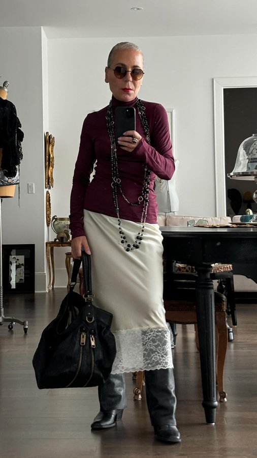 Instagram post by @lisacorbo for Hunkemöller. Caption reads: looking tres chic in the new super soft tops with....