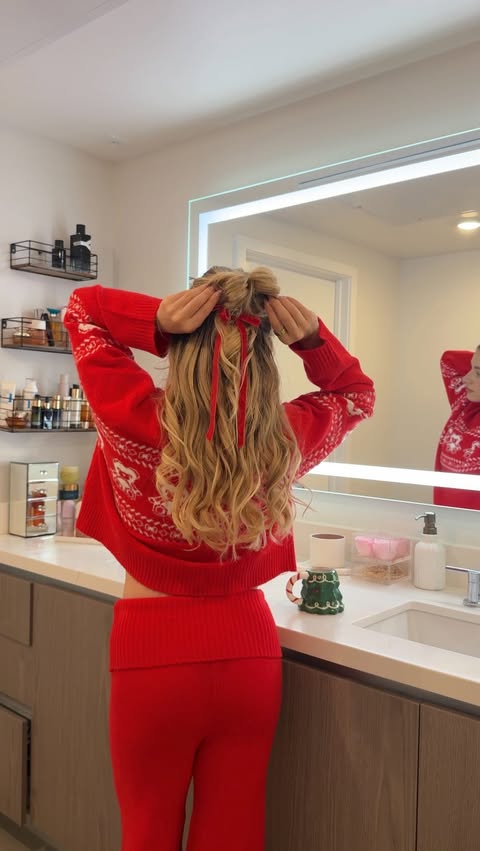 Instagram post by @chloetessmiller for Kitsch. Caption reads: [...] waves 😙🎁💋🎄 using all @mykitsch as always....