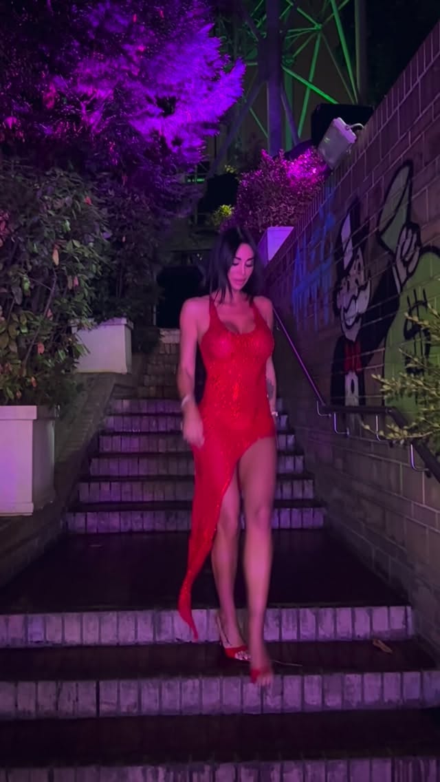 Instagram post by @_alessiamessina_real for Mew Mews. Caption reads: @mewmewsofficial ❤️✨
Code: SSIN20.