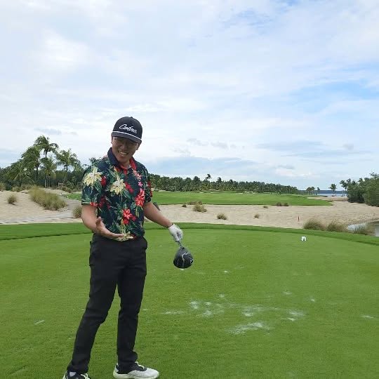 Instagram post by @stabilityndistance for COBRA Golf. Caption reads: [...] . Thank you for supporting clubs @cobragolf....