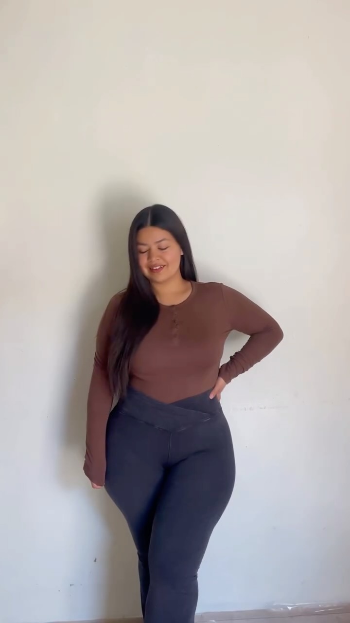 Instagram post by @mayra_zelaya_ for Reoria. Caption reads: [...] #amazonpartner #fall #fallclothing #reoria....