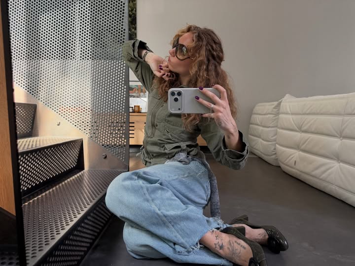 Instagram post by @frejaboerreolsen for Holdit. Caption reads: [...] work (taking selfies) ad cover from....