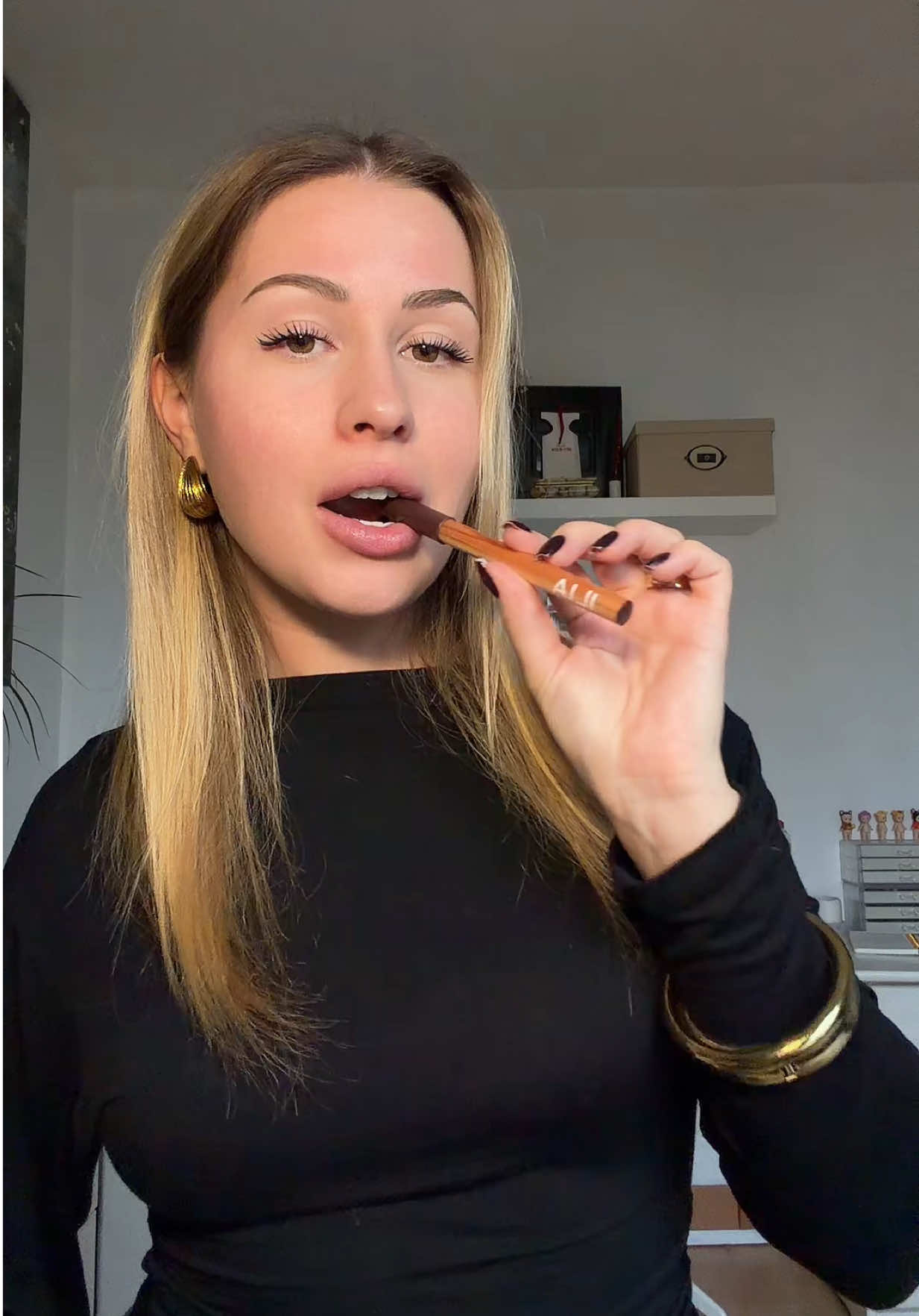 TikTok post by @dimorggan for ILIA Beauty. Caption reads: @ILIA Beauty 🤎🤎 *produit offert - [...].