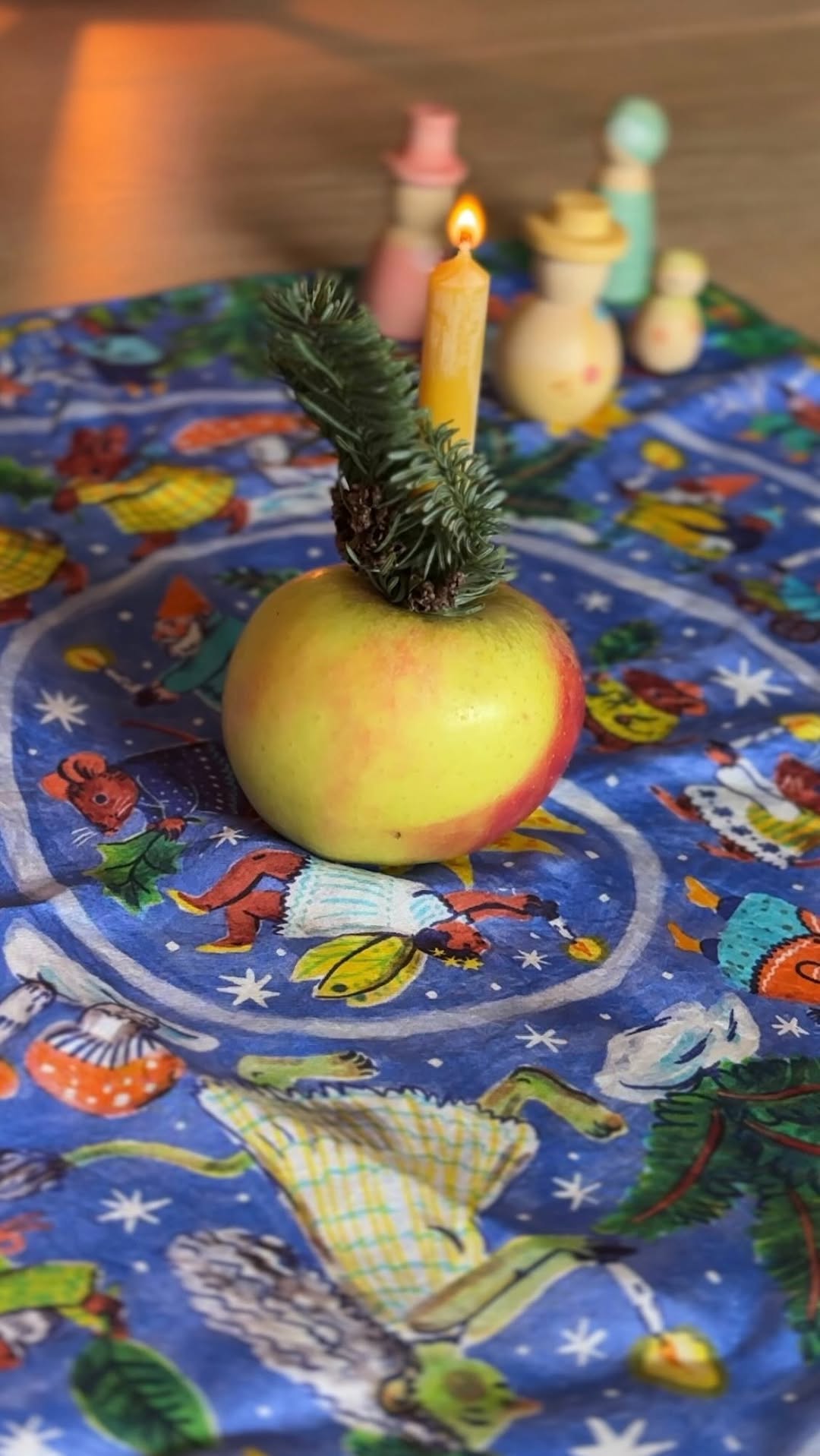 Instagram post by @cosy.waldorf.fam for Sarah’s Silks. Caption reads: [...] to celebrate with our beautiful @sarahssilks....