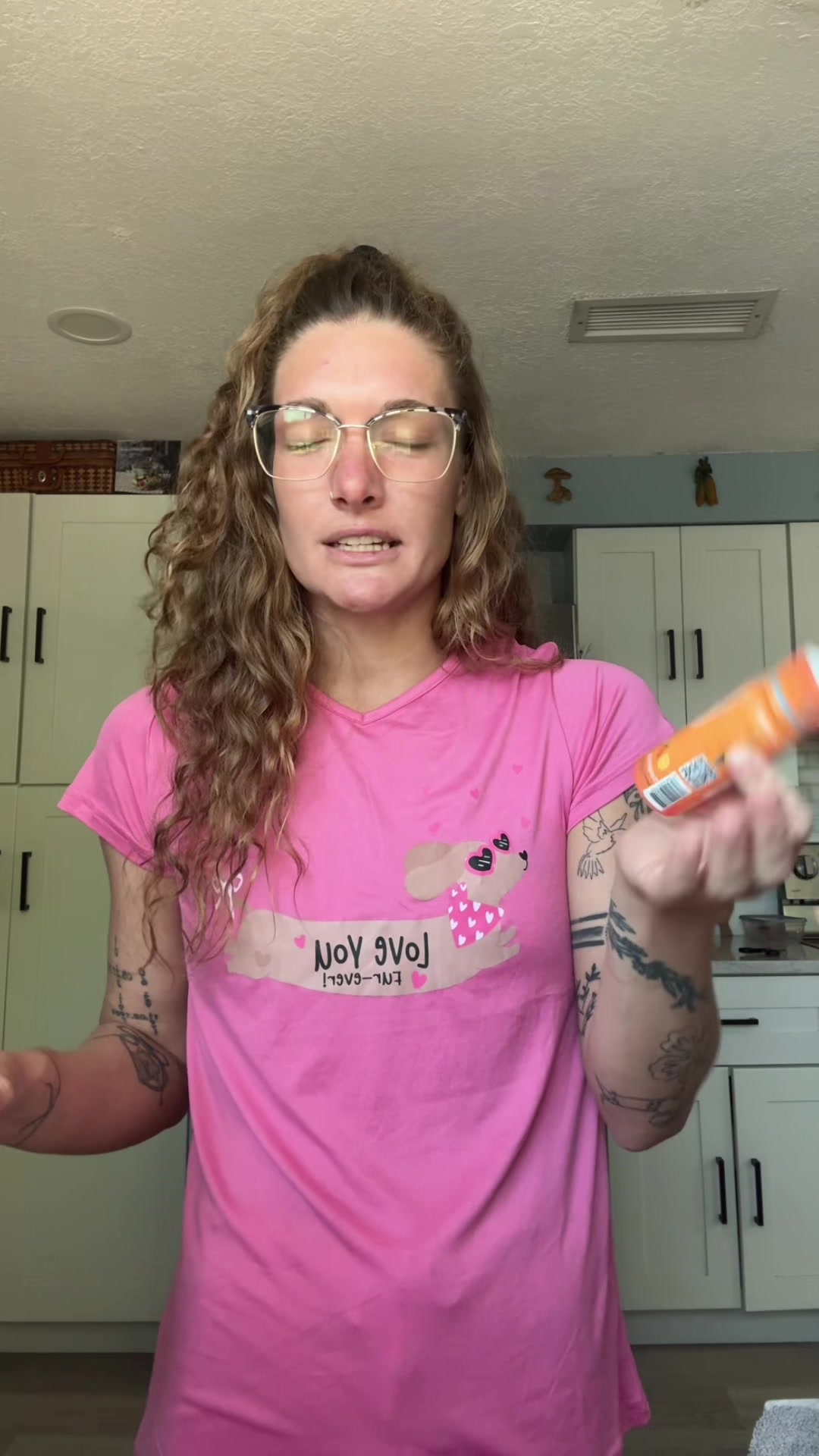 TikTok post by @musclemaddie2.0 for Kenetik. Caption reads: [...] #healthyliving #ketones #romanatwood....