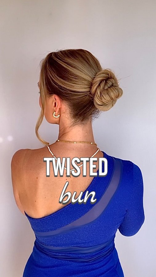 Instagram post by @hair_is_fun_ for Fiona Franchimon. Caption reads: [...] used: 👉🏼 Nº1 Hair Comb Gold....