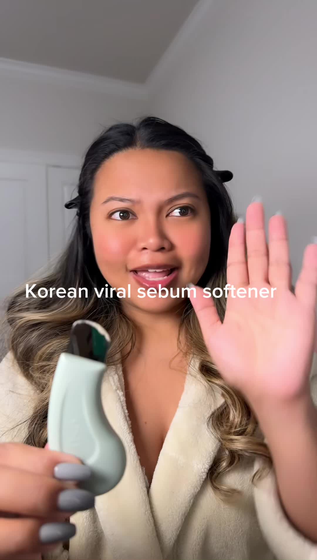 TikTok post by @andreayellstoo for Illinois Soybean Association. Caption reads: Cleaner looking pores without ripping at your....