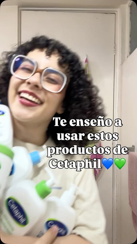 Instagram post by @dermachinos for Cetaphil. Caption reads: TQM @cetaphil_mexico 💙💚 #LosFavoritosDeTuPiel....