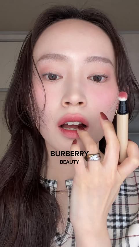 Instagram post by @aya_shimizu_ for Burberry. Caption reads: Burberry Beauty @burberrybeauty 🇬🇧 [...].